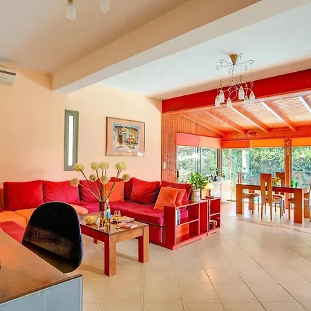 Trapezaki Secret Garden Villa *