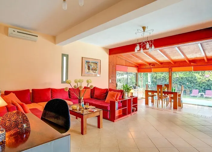 Villa Trapezaki Secret Garden