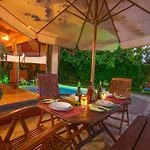 Vila Trapezaki Secret Garden *