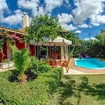 Vila Trapezaki Secret Garden